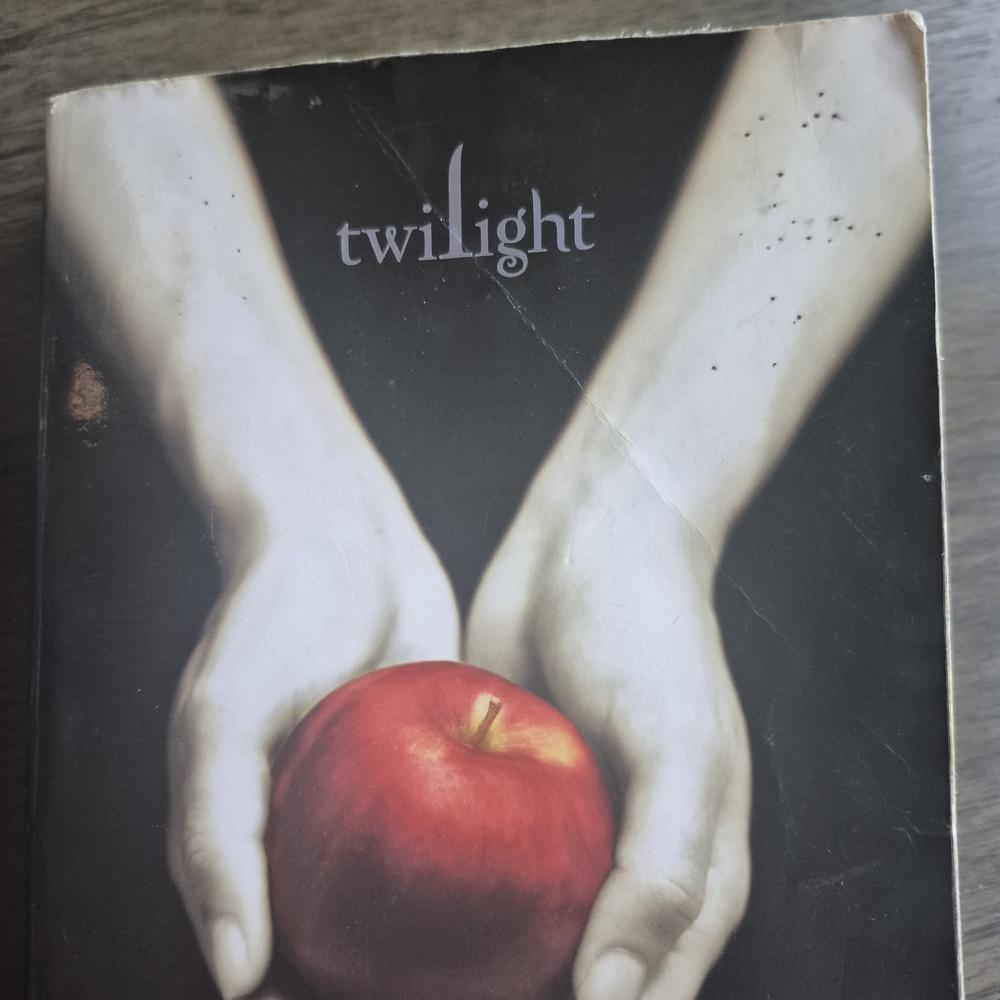 Twilight Book with Black Cover - Picture 9 of 11